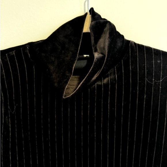 Black Velvet Turtleneck Top - Picture 3 of 4